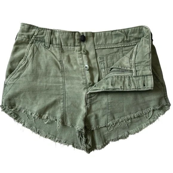 Free People Distressed Boho Revival Cargo Shorts Women’s Size 6 100% Cotton - Picture 2 of 5
